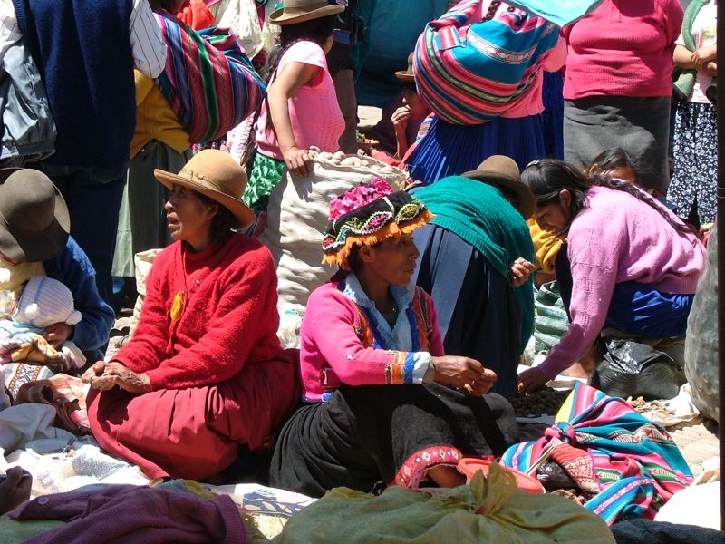 Campesinos al mercato di Pisac - Peru